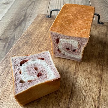 苺ミルク食パン